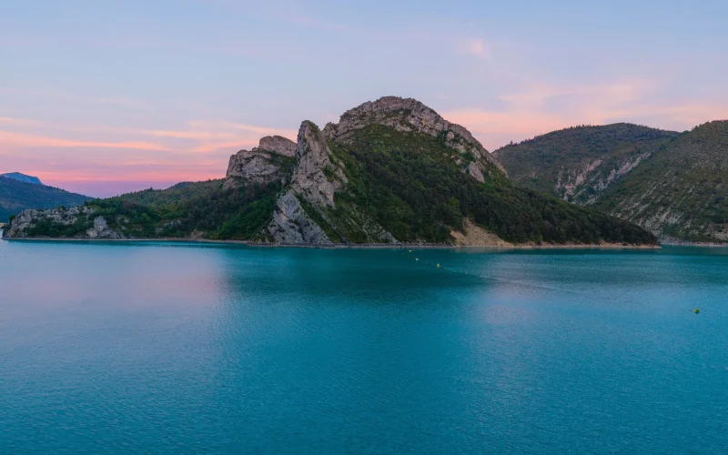 Le Lac de Castillon et son barrage